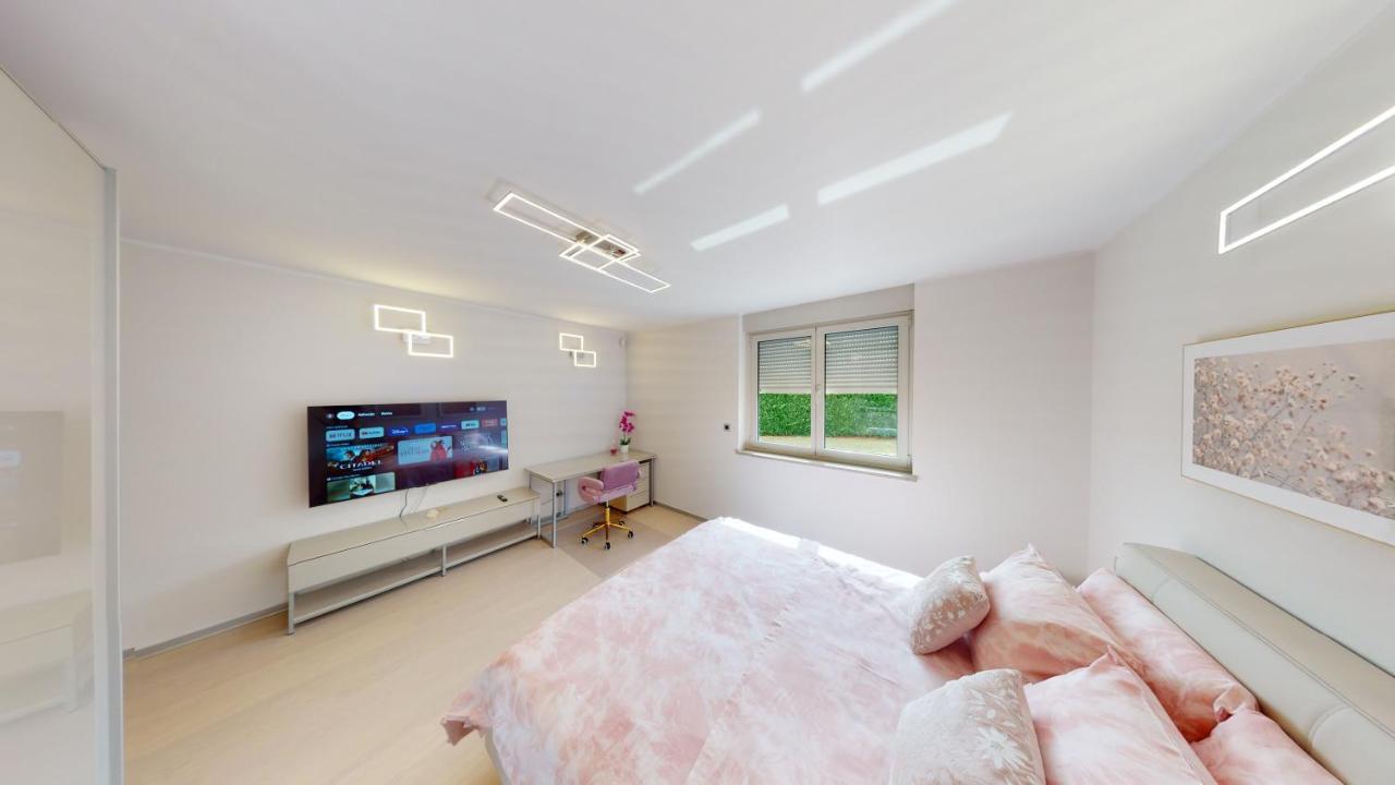 Design Apartment Emerald Viskovo Luaran gambar
